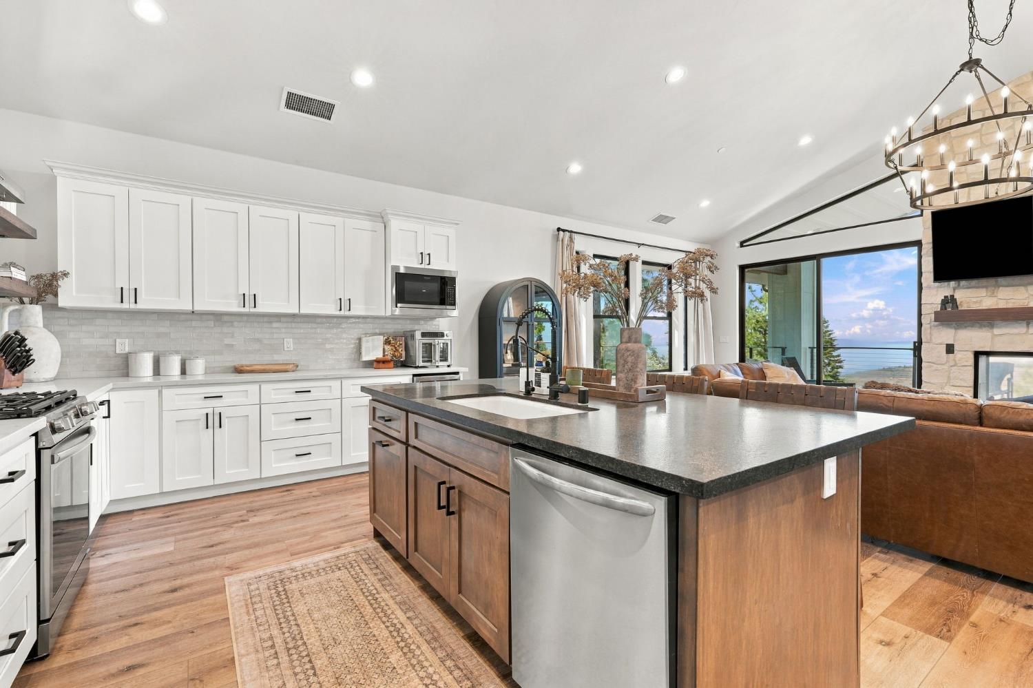 39852 Mountain Heather Ln, Shaver Lake, CA 93664