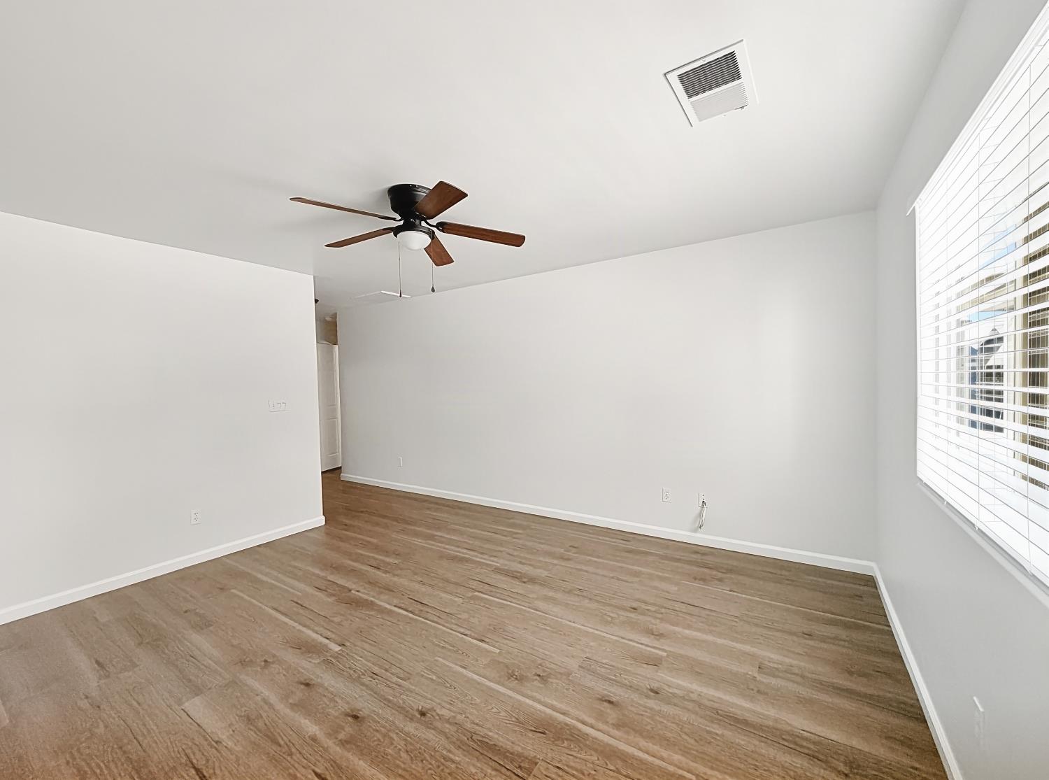 3233 S Virmargo Ct, Visalia, CA 93292