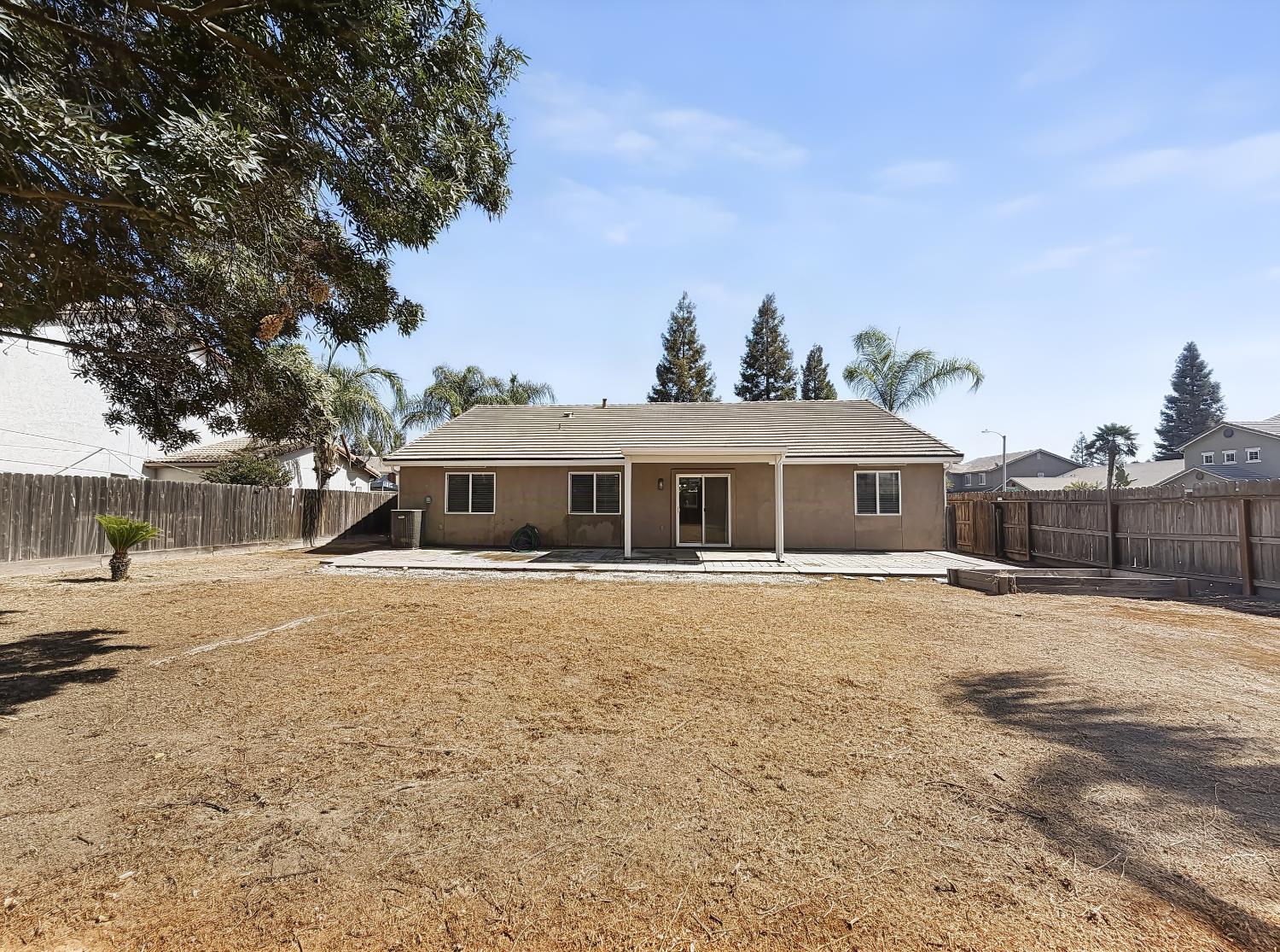 3233 S Virmargo Ct, Visalia, CA 93292