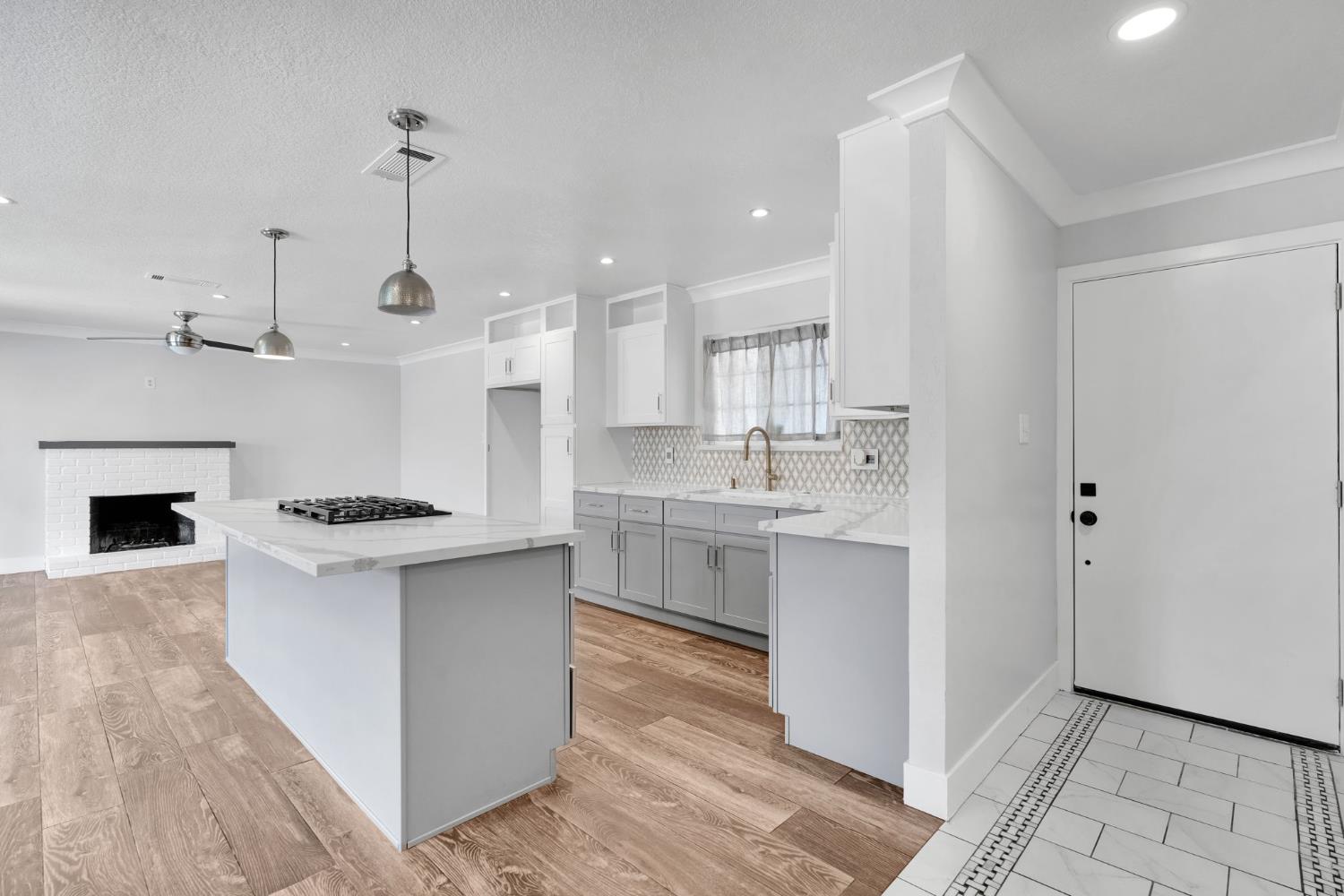 3762 N Claremont Ave, Fresno, CA 93727