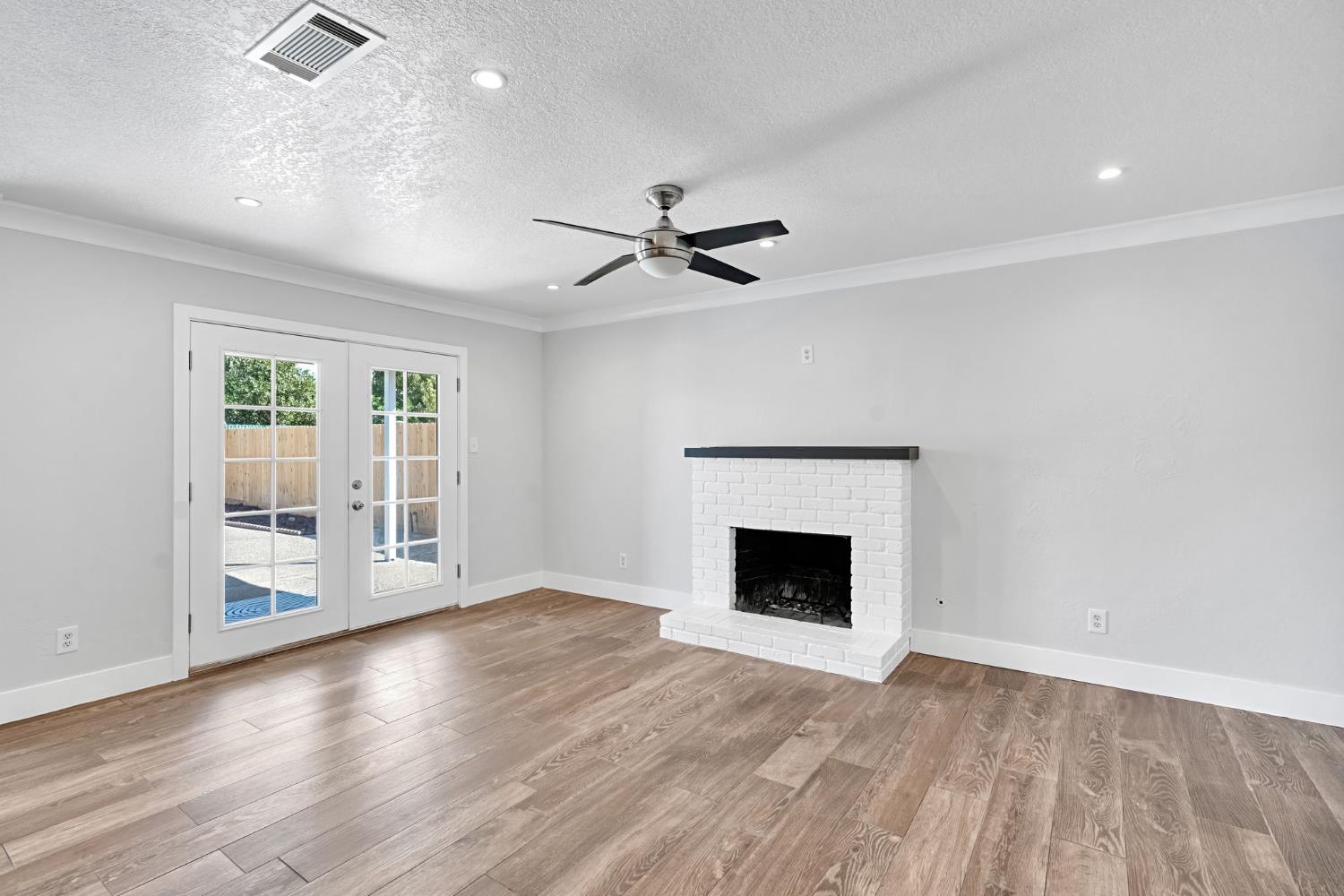 3762 N Claremont Ave, Fresno, CA 93727