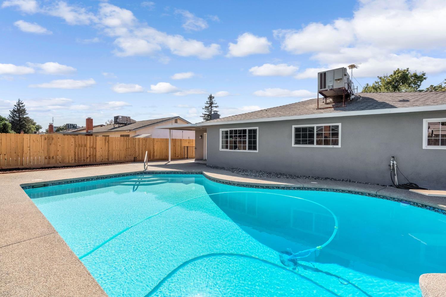 3762 N Claremont Ave, Fresno, CA 93727