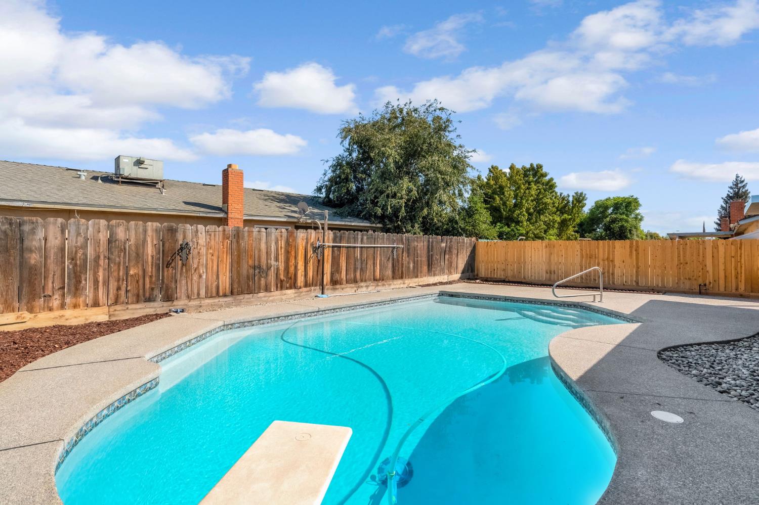 3762 N Claremont Ave, Fresno, CA 93727