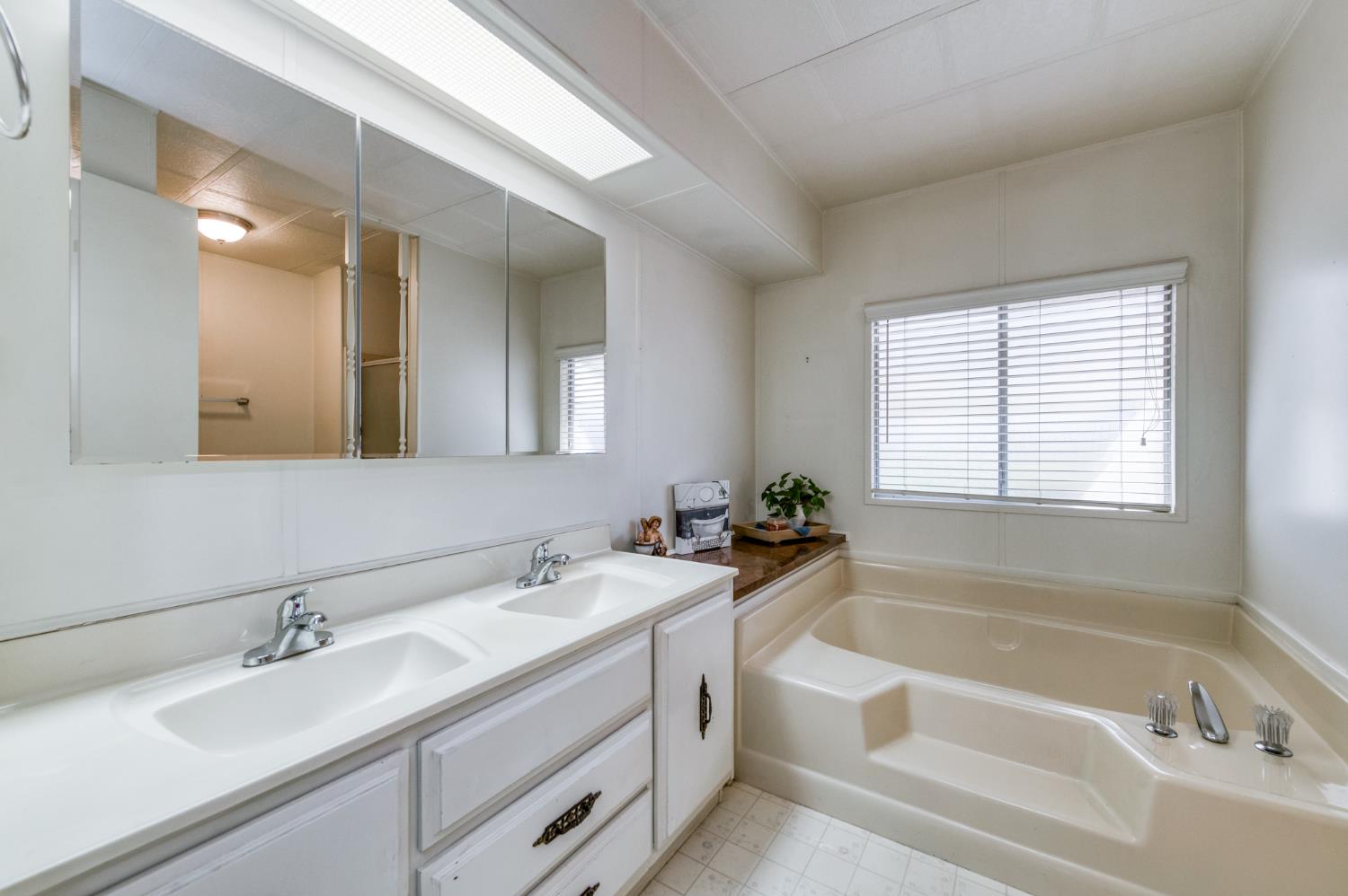 1300 W Olson Ave #145, Reedley, CA 93654