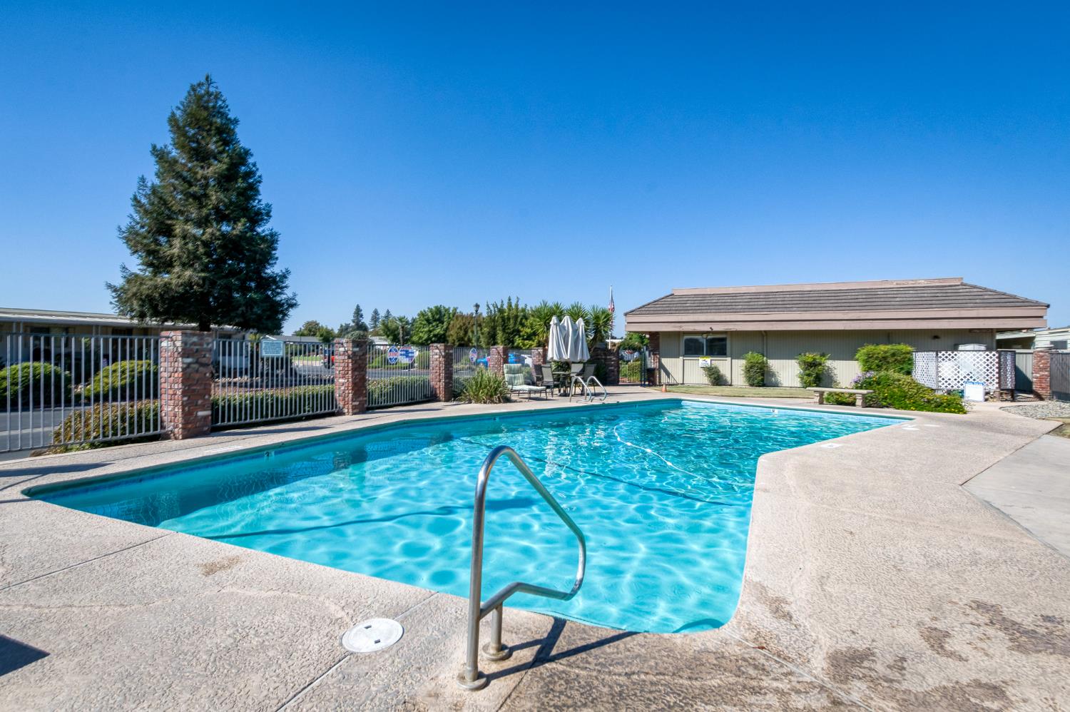 1300 W Olson Ave #145, Reedley, CA 93654