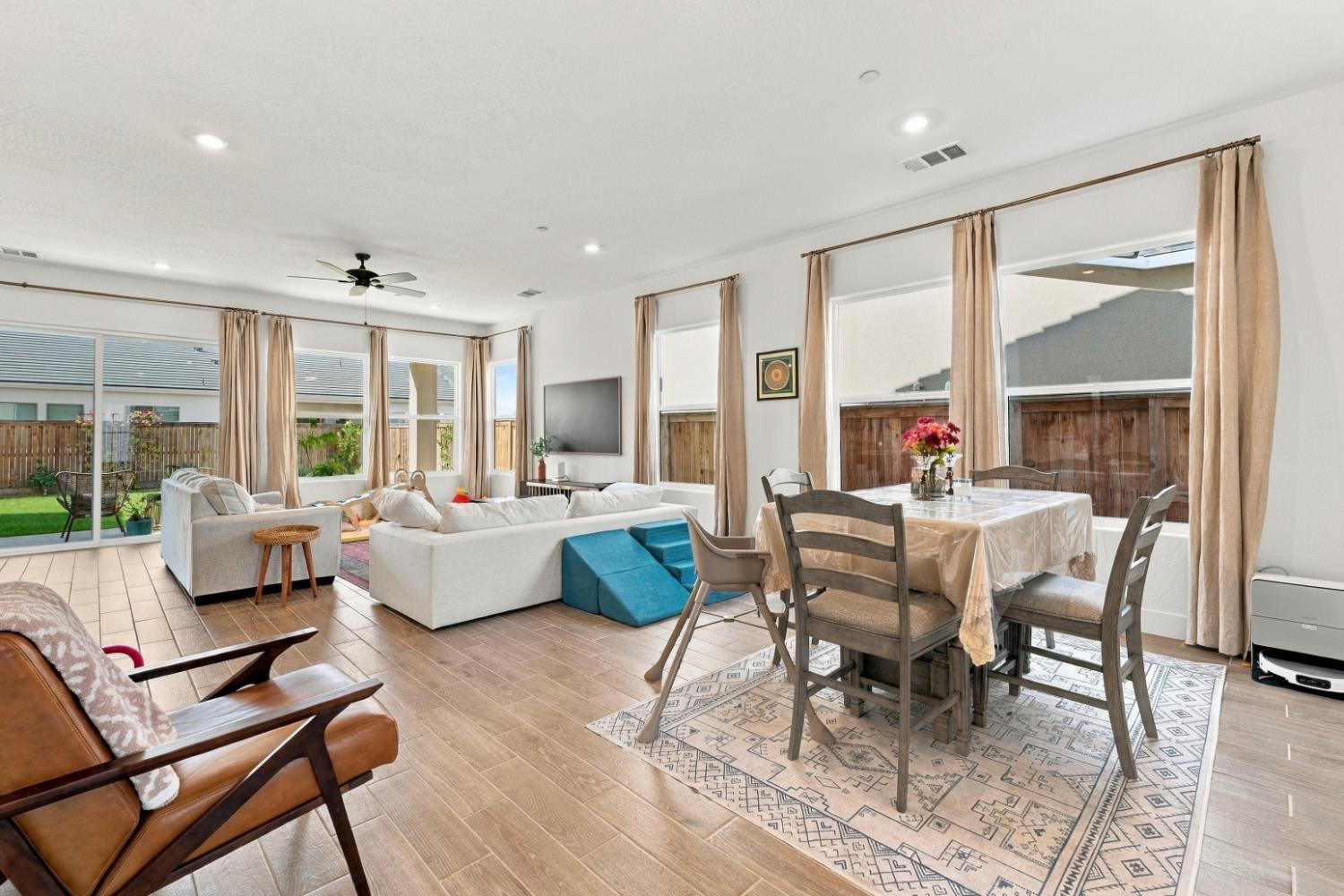 2232 N Russell Ave, Clovis, CA 93619