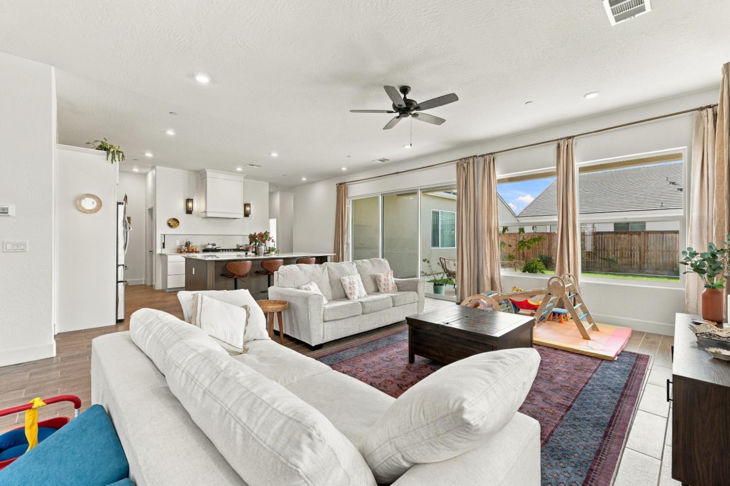 2232 N Russell Ave, Clovis, CA 93619