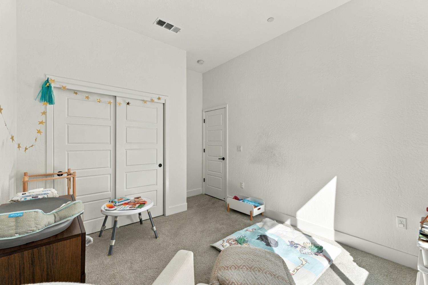 2232 N Russell Ave, Clovis, CA 93619