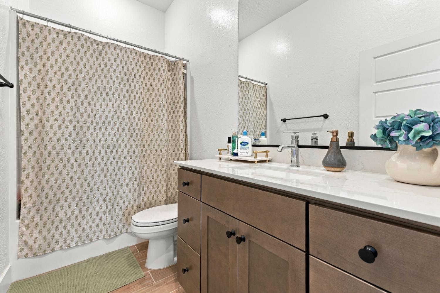 2232 N Russell Ave, Clovis, CA 93619