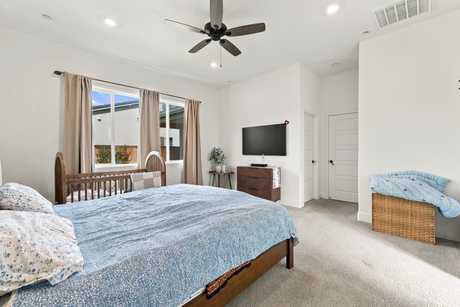 2232 N Russell Ave, Clovis, CA 93619