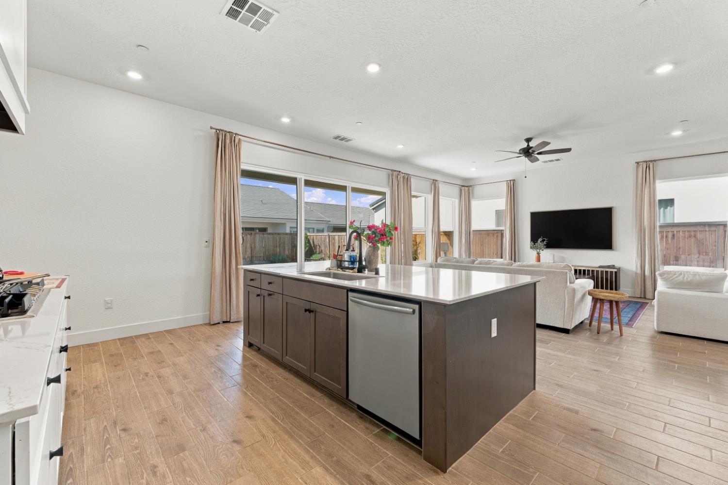 2232 N Russell Ave, Clovis, CA 93619