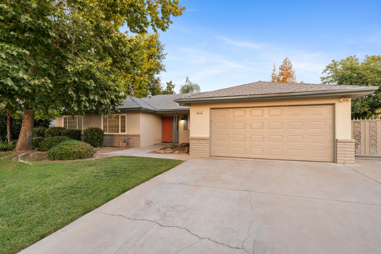 6212 N Feland Ave, Fresno, CA 93711