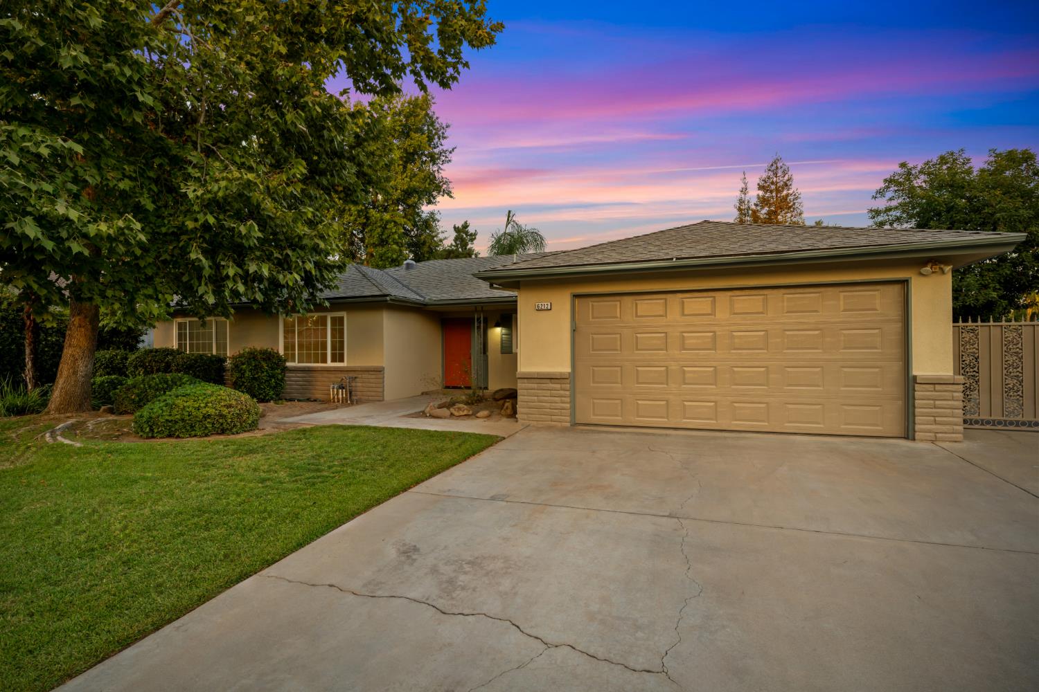 6212 N Feland Ave, Fresno, CA 93711