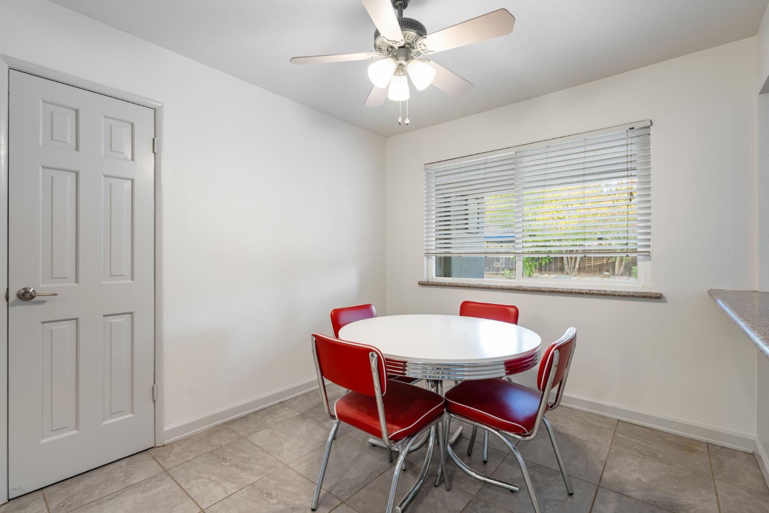 6212 N Feland Ave, Fresno, CA 93711