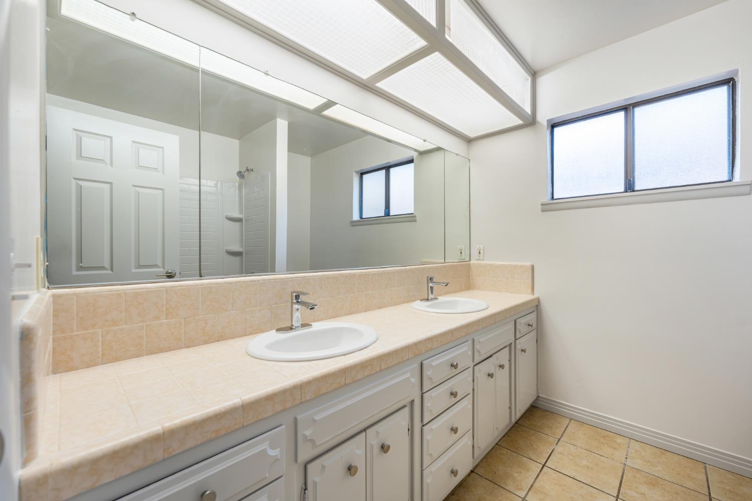 6212 N Feland Ave, Fresno, CA 93711