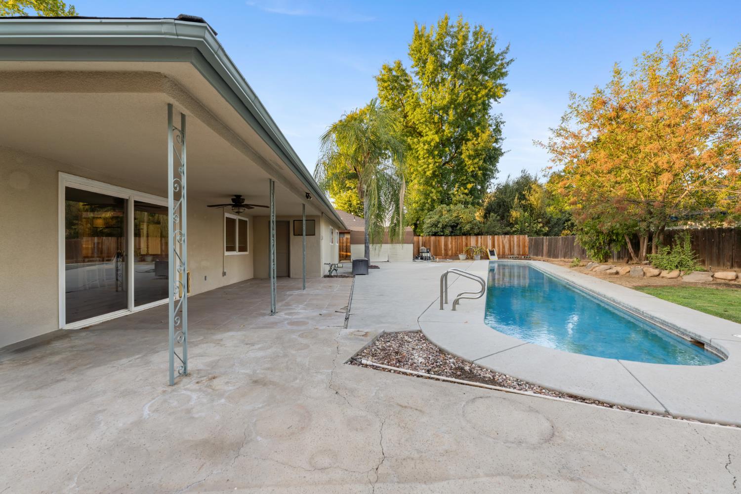 6212 N Feland Ave, Fresno, CA 93711