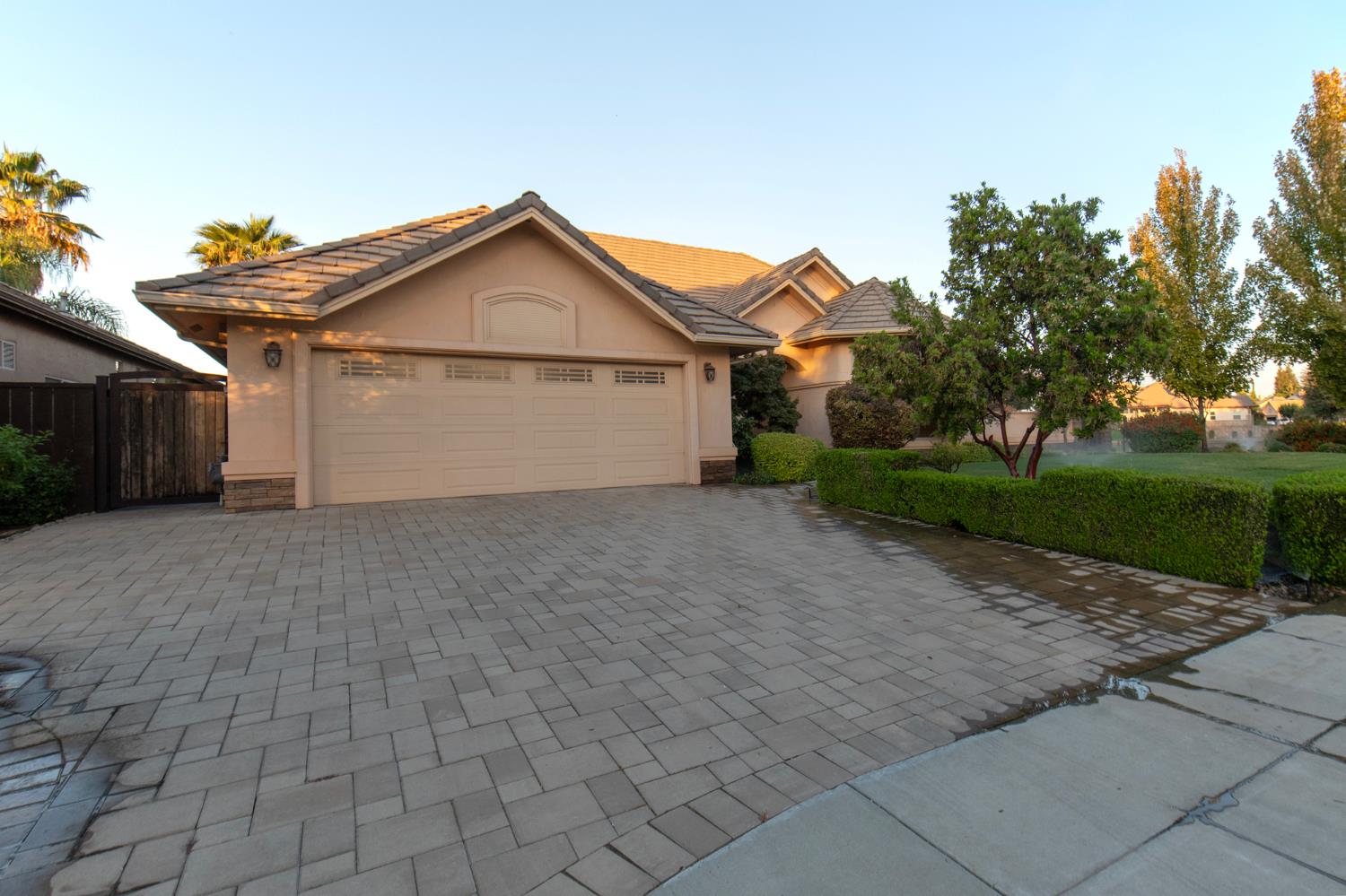 4550 N Waterside Dr, Clovis, CA 93619