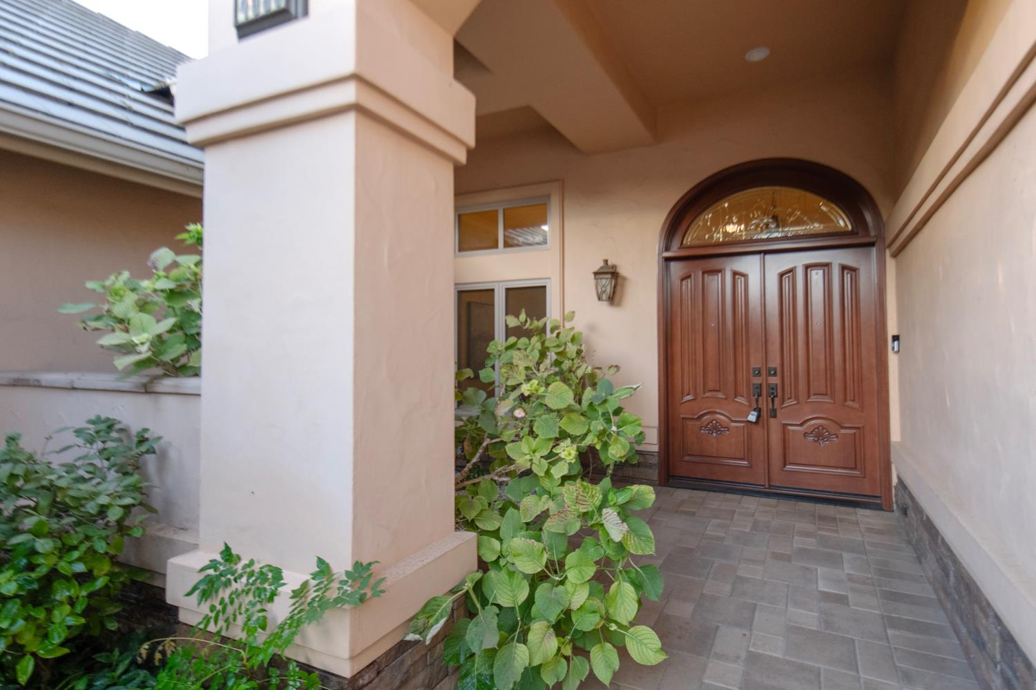 4550 N Waterside Dr, Clovis, CA 93619