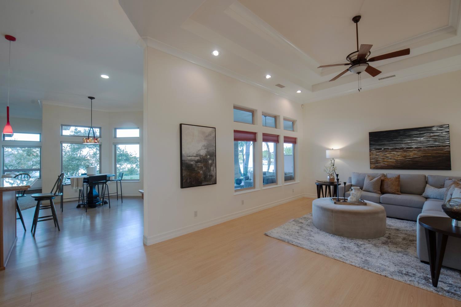 4550 N Waterside Dr, Clovis, CA 93619