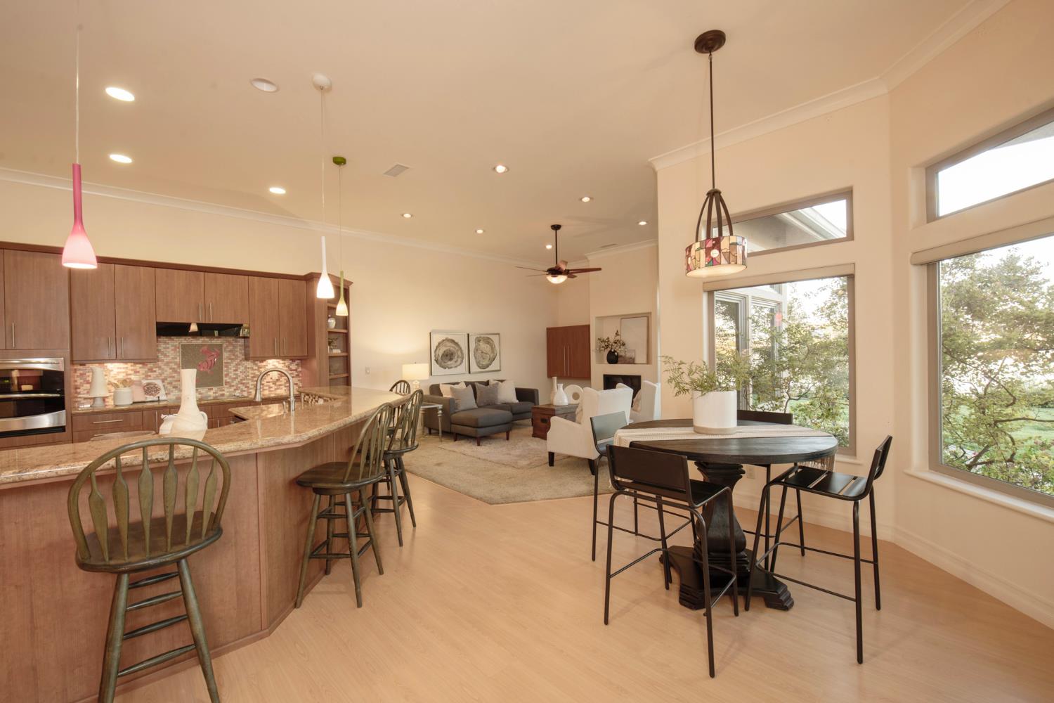 4550 N Waterside Dr, Clovis, CA 93619