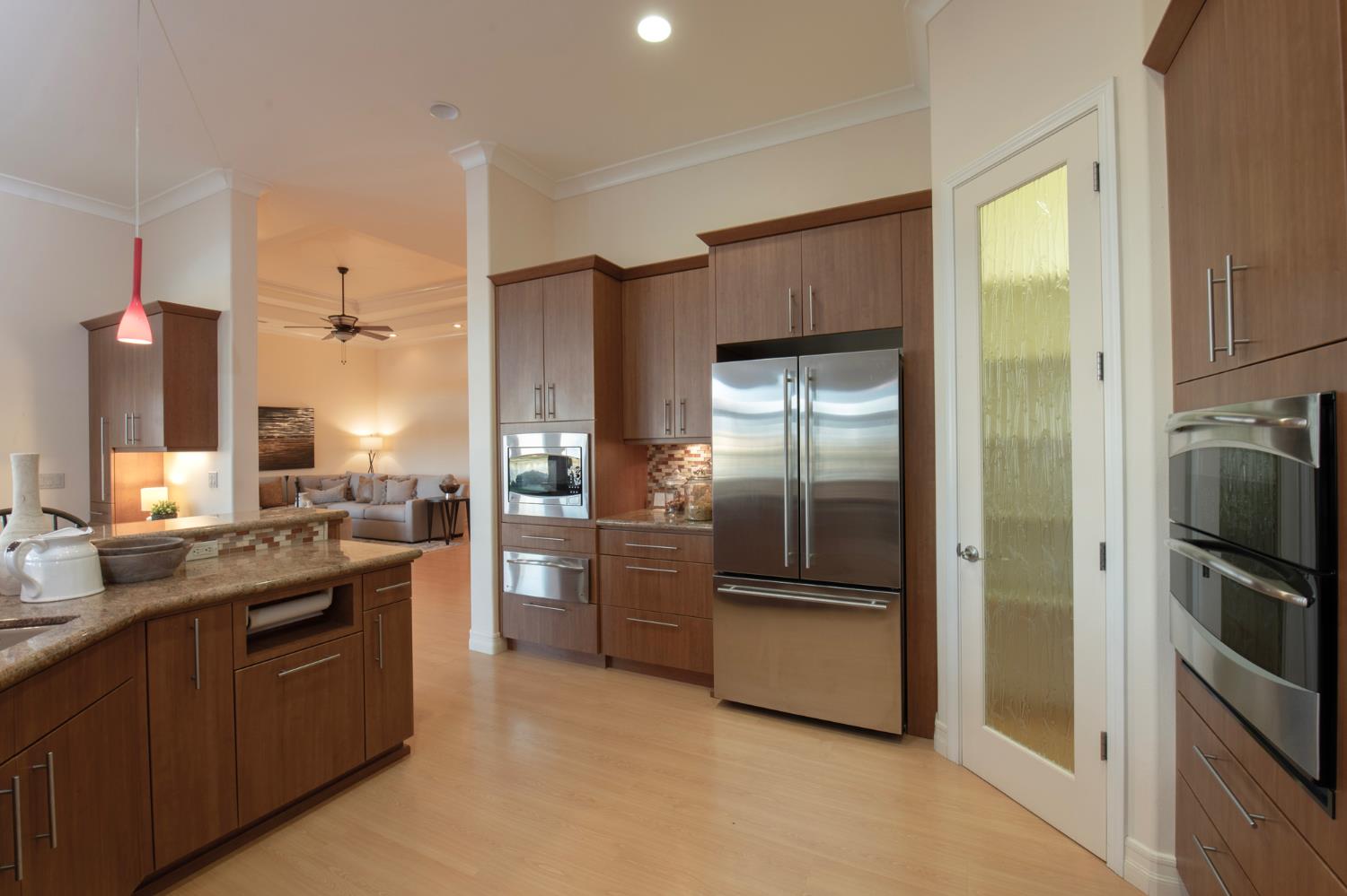 4550 N Waterside Dr, Clovis, CA 93619