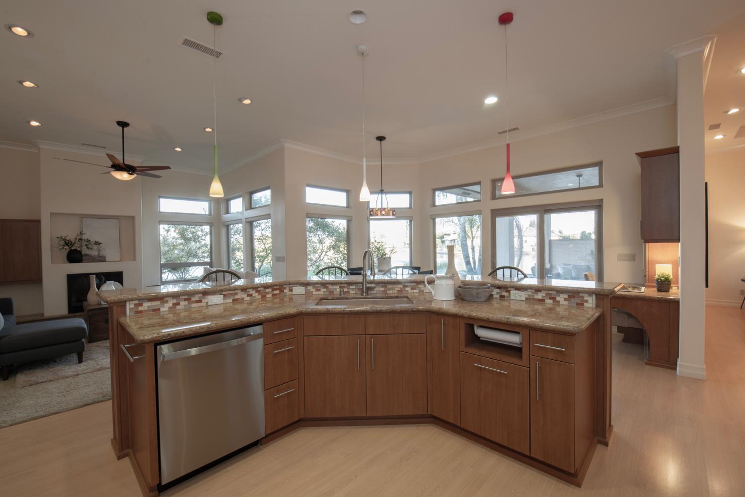 4550 N Waterside Dr, Clovis, CA 93619
