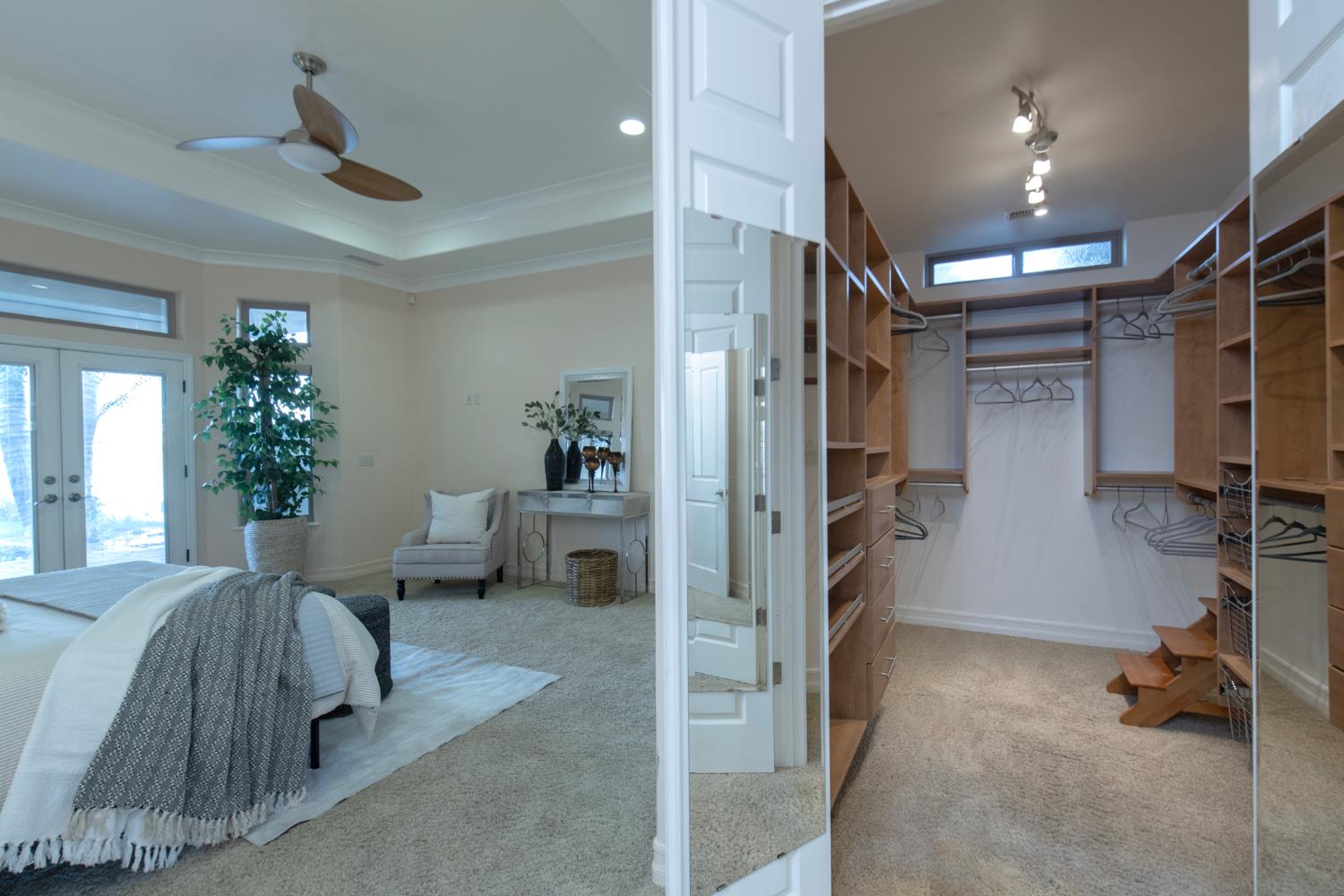 4550 N Waterside Dr, Clovis, CA 93619