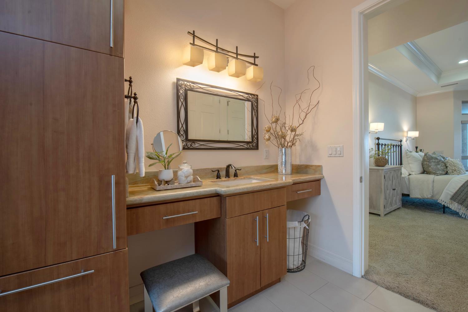 4550 N Waterside Dr, Clovis, CA 93619