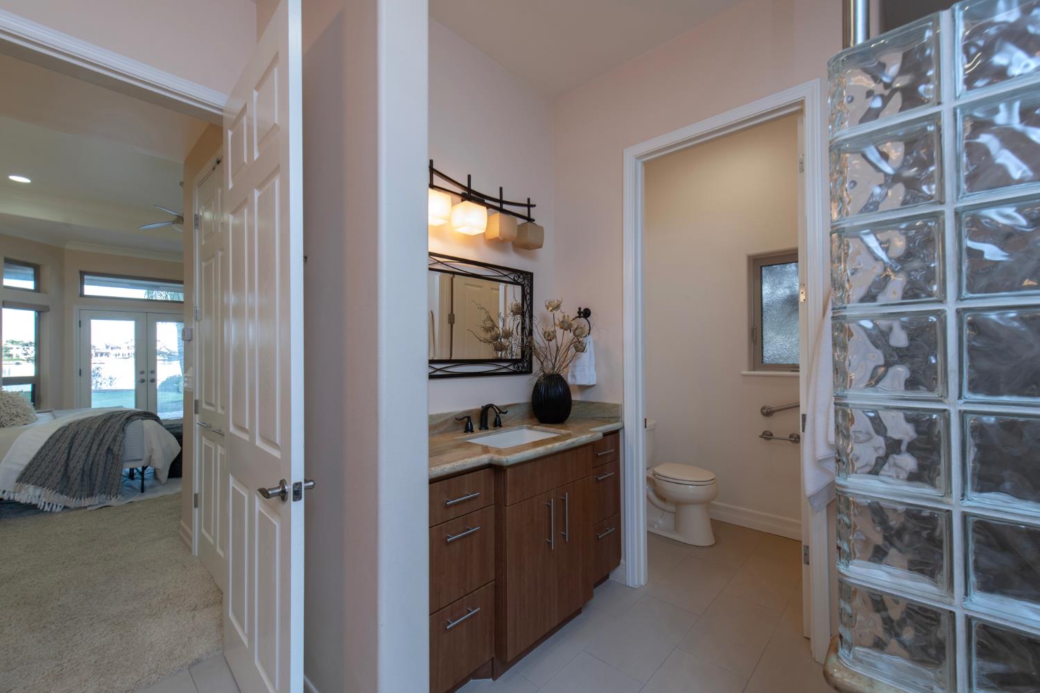 4550 N Waterside Dr, Clovis, CA 93619