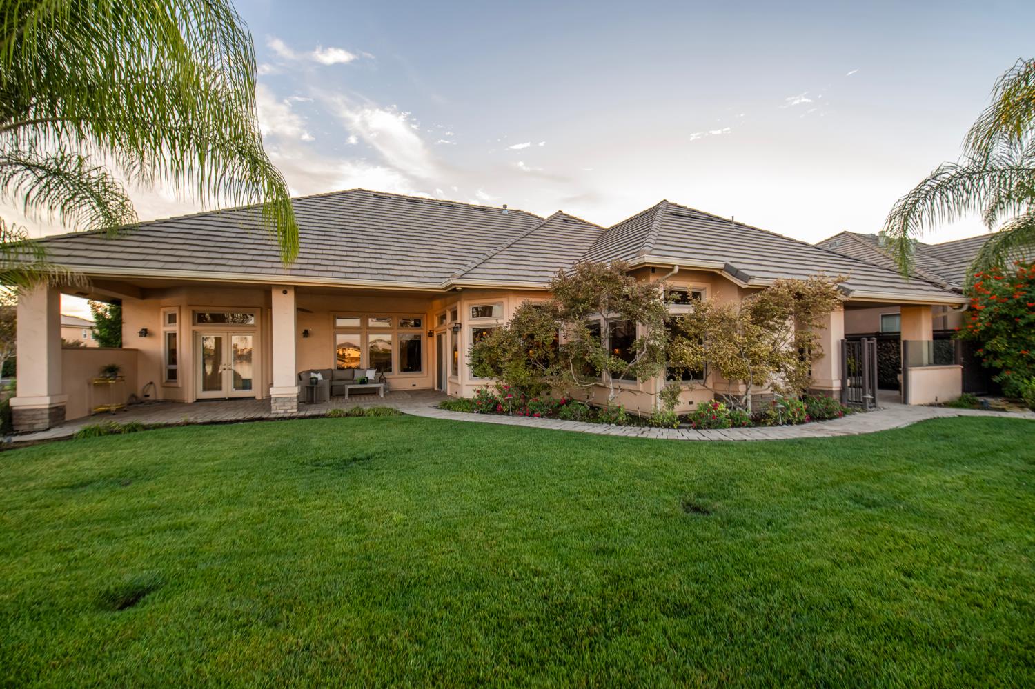 4550 N Waterside Dr, Clovis, CA 93619