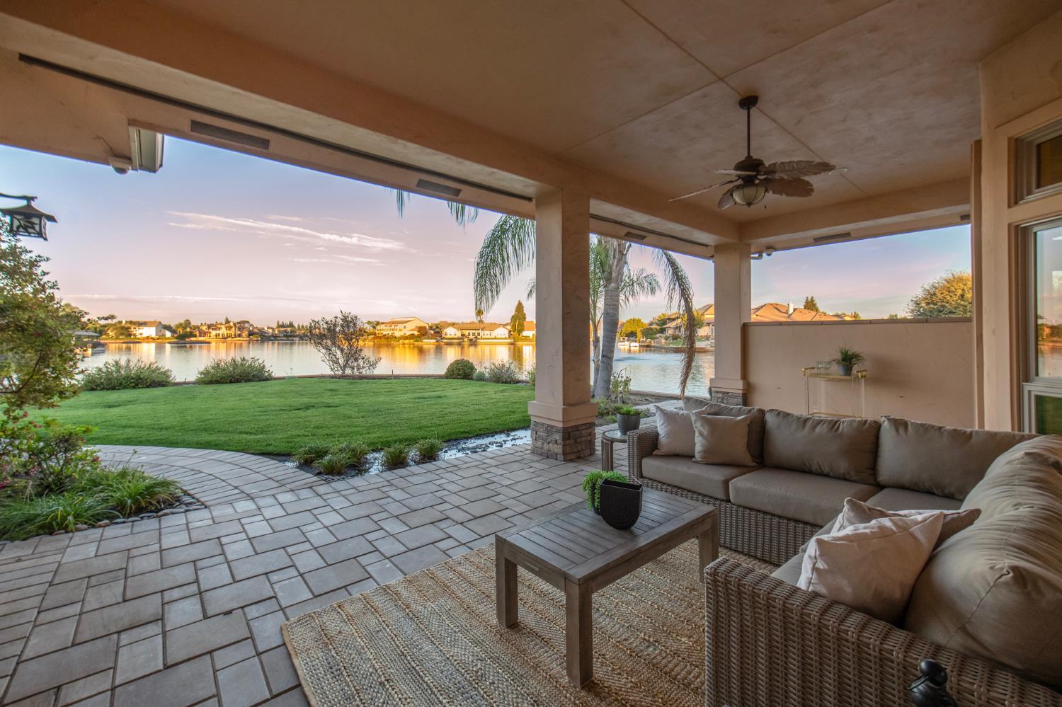 4550 N Waterside Dr, Clovis, CA 93619