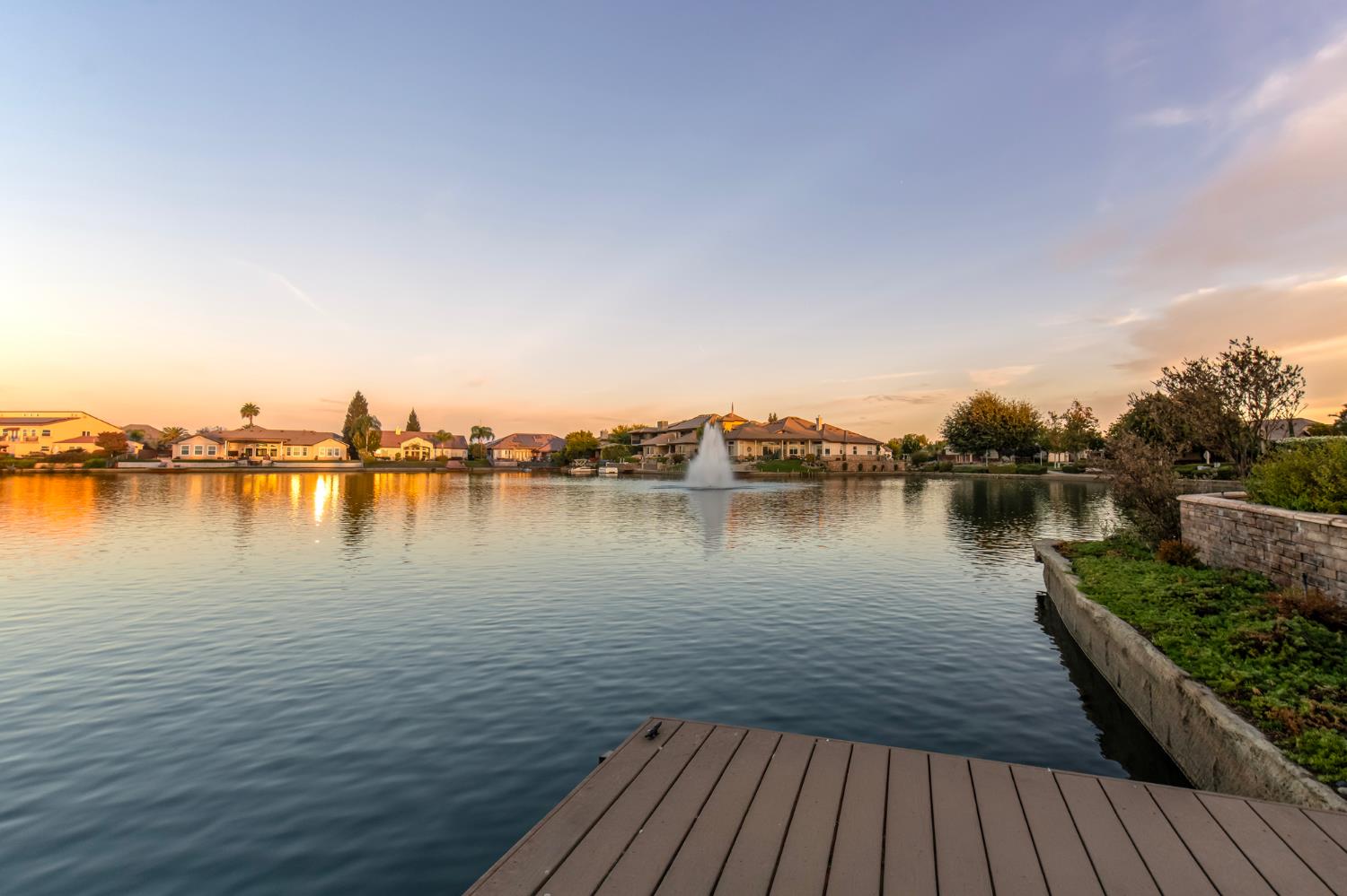 4550 N Waterside Dr, Clovis, CA 93619