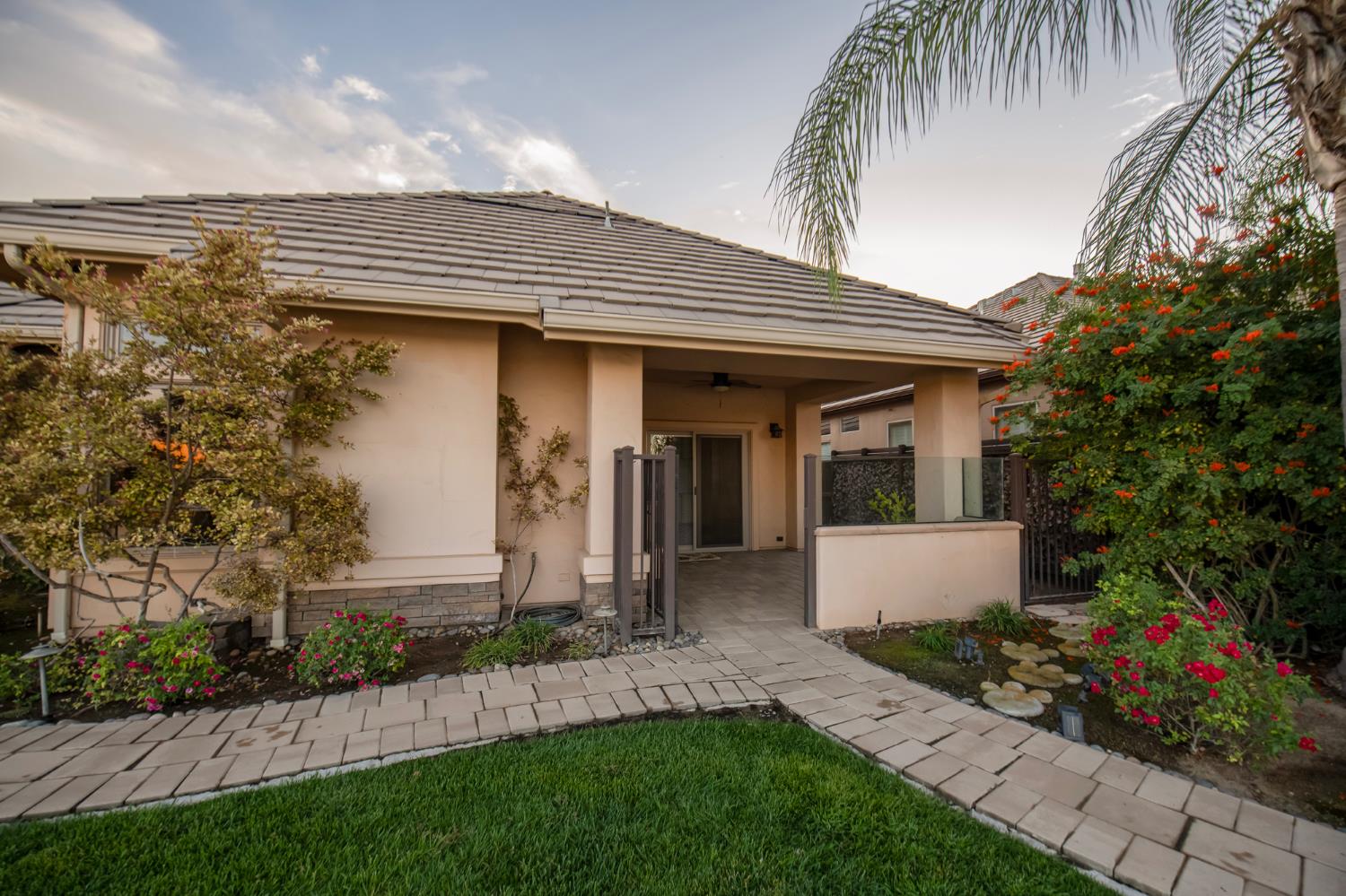 4550 N Waterside Dr, Clovis, CA 93619