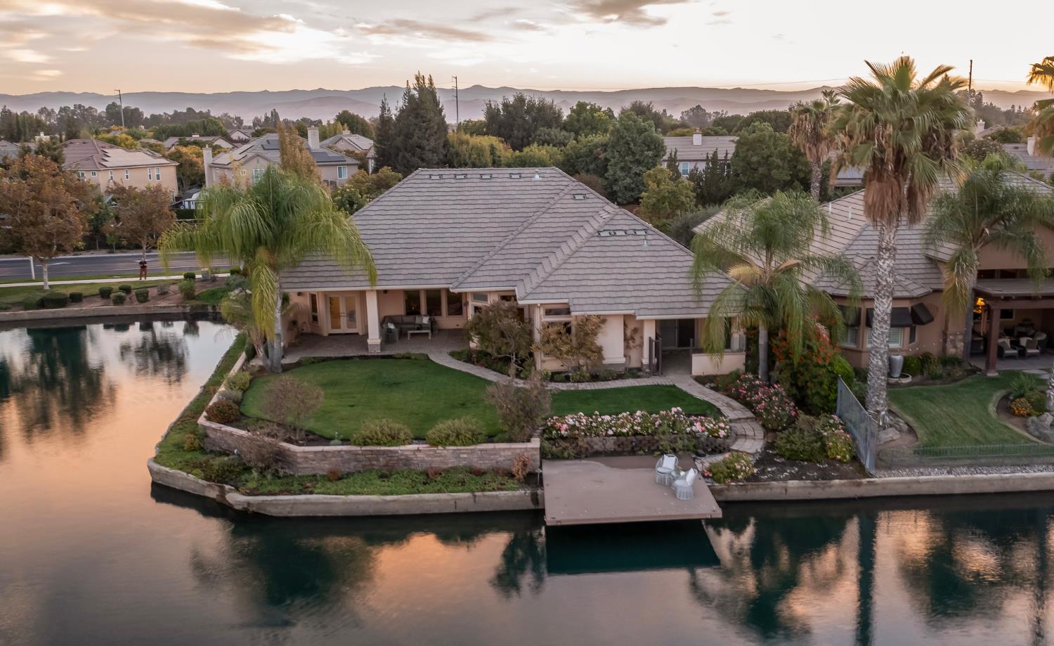 4550 N Waterside Dr, Clovis, CA 93619