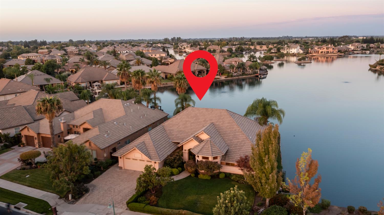 4550 N Waterside Dr, Clovis, CA 93619