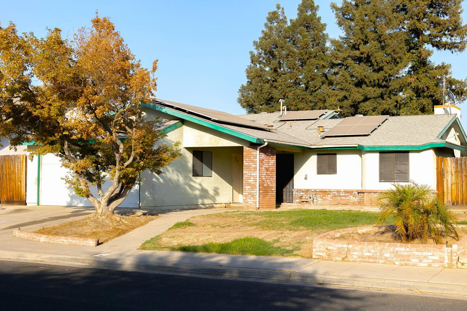 3585 Sunnyside Ave, Clovis, CA 93611
