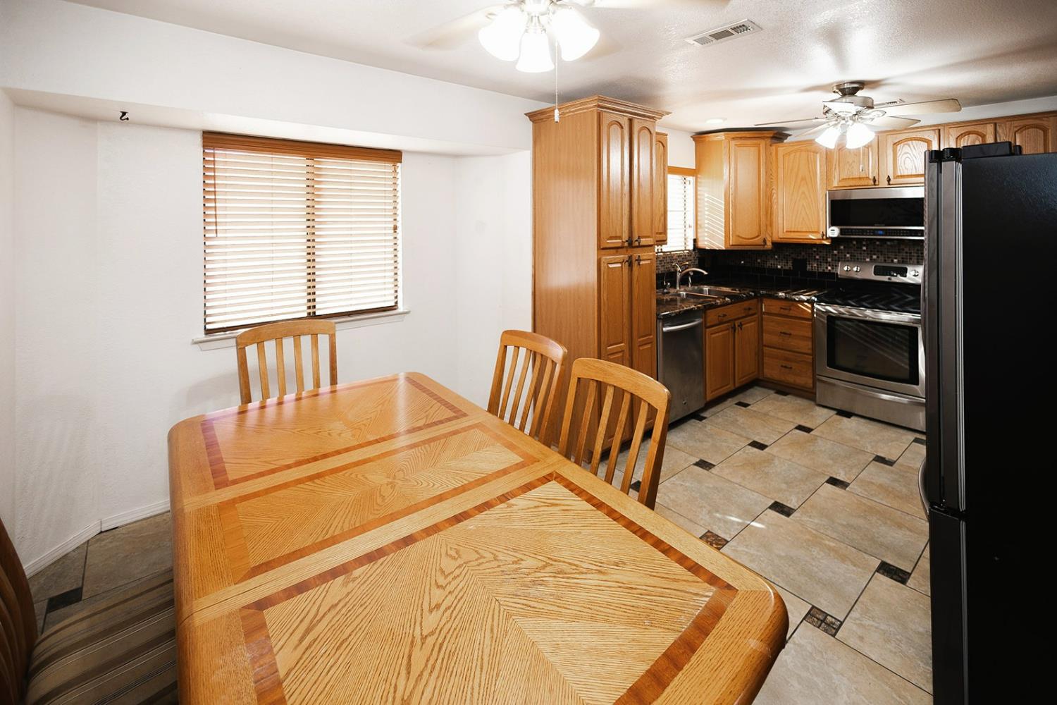3585 Sunnyside Ave, Clovis, CA 93611