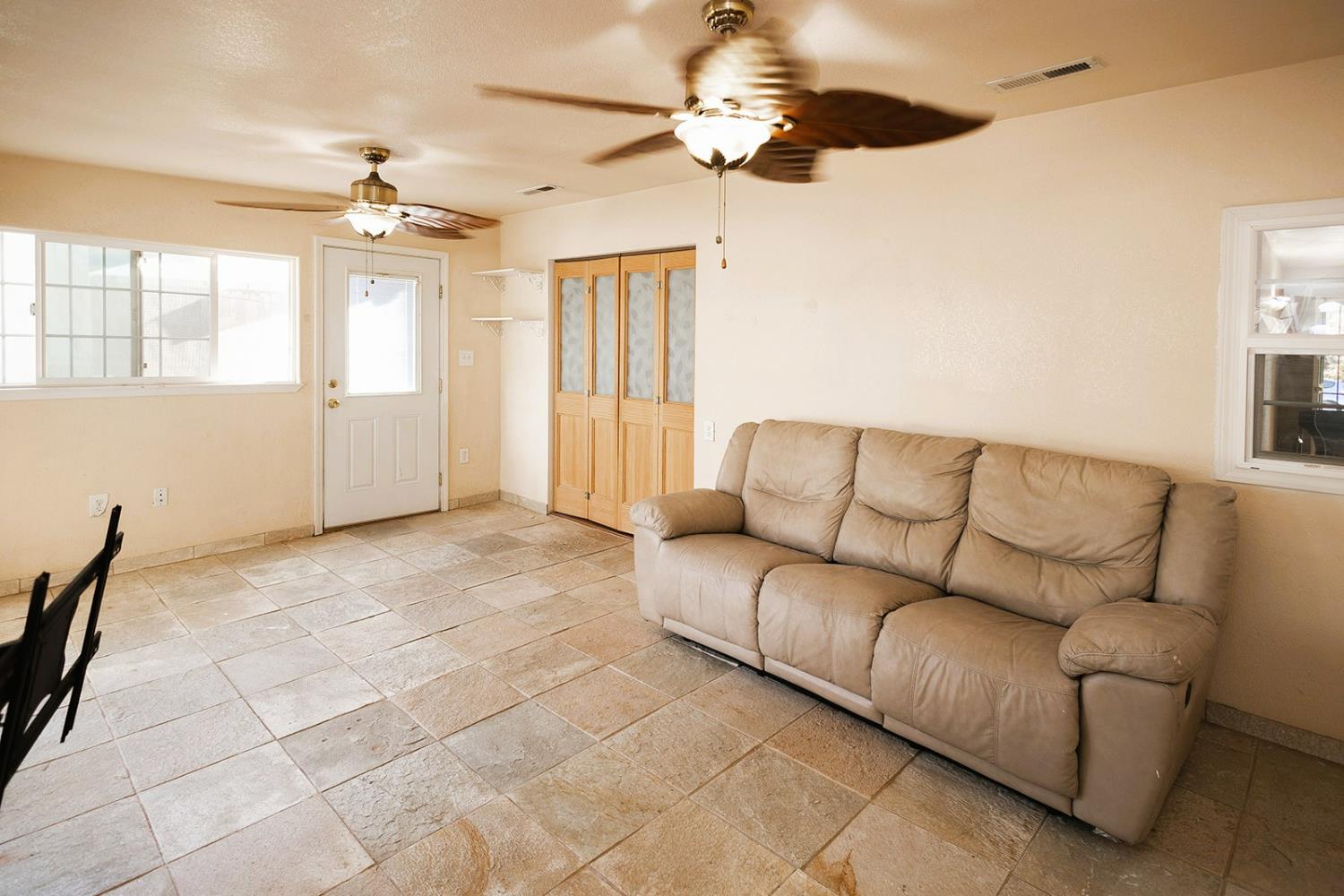 3585 Sunnyside Ave, Clovis, CA 93611