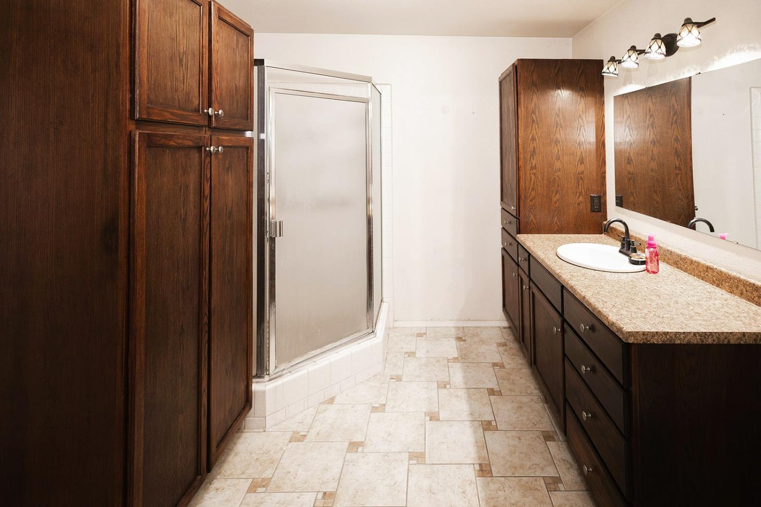 3585 Sunnyside Ave, Clovis, CA 93611