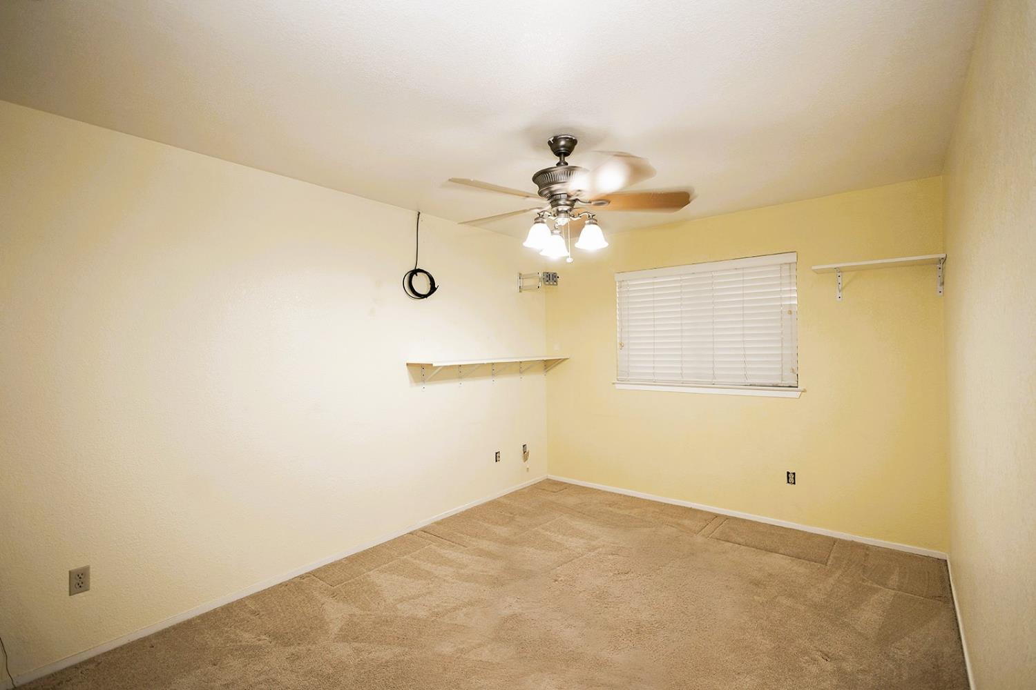 3585 Sunnyside Ave, Clovis, CA 93611