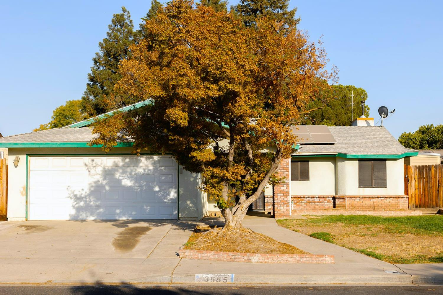 3585 Sunnyside Ave, Clovis, CA 93611