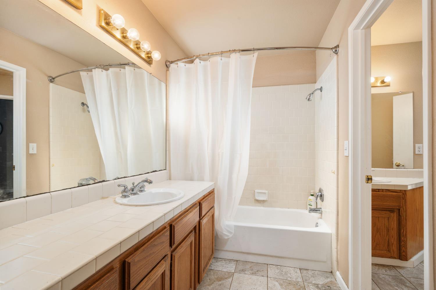 757 E Robin Ln, Fresno, CA 93730