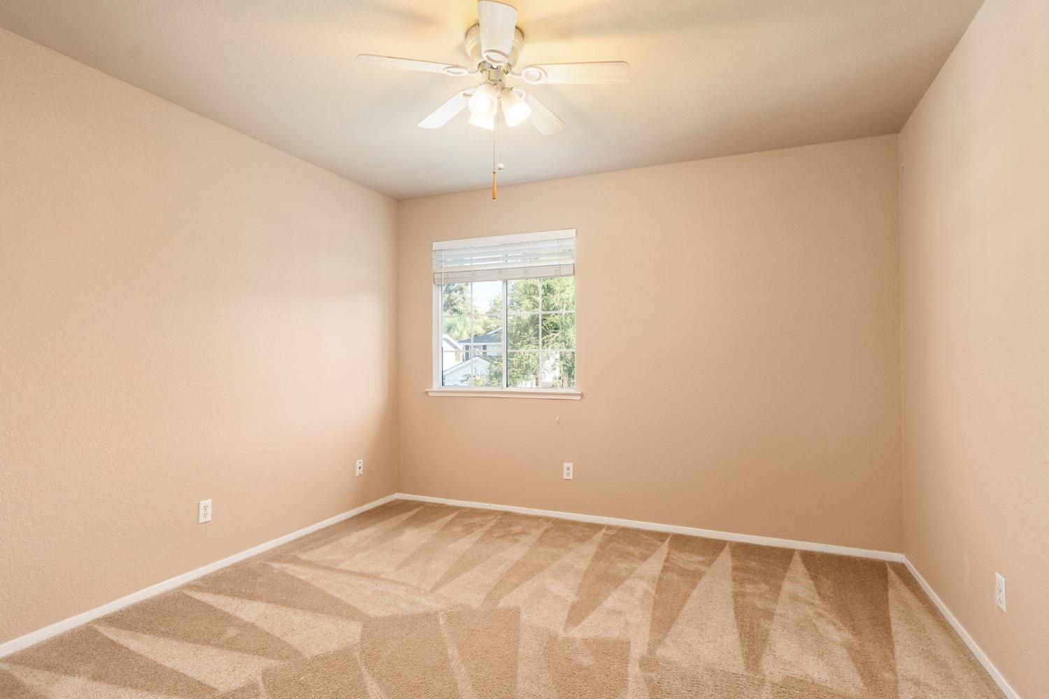 757 E Robin Ln, Fresno, CA 93730