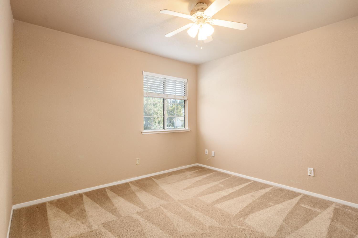 757 E Robin Ln, Fresno, CA 93730