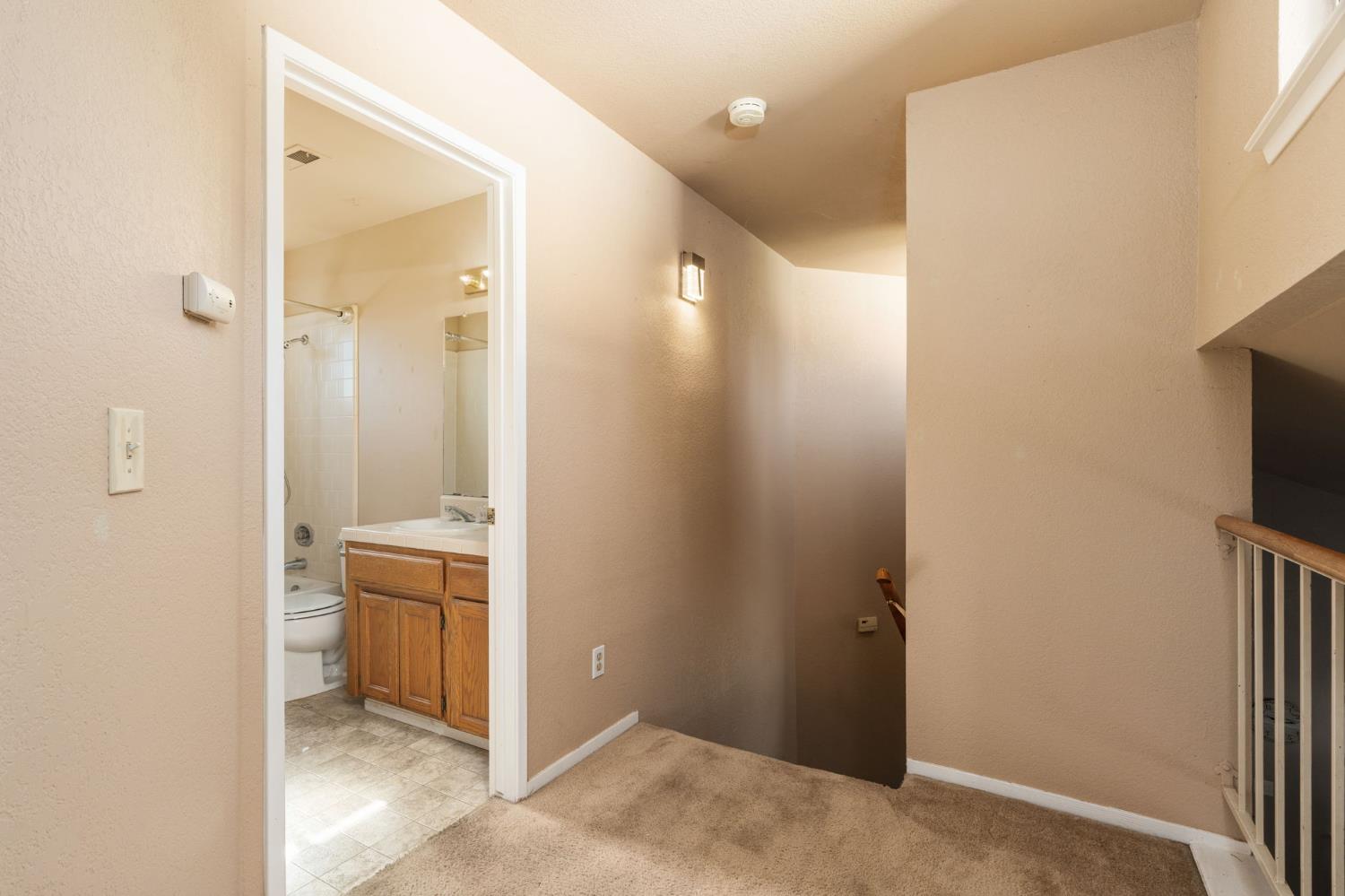 757 E Robin Ln, Fresno, CA 93730