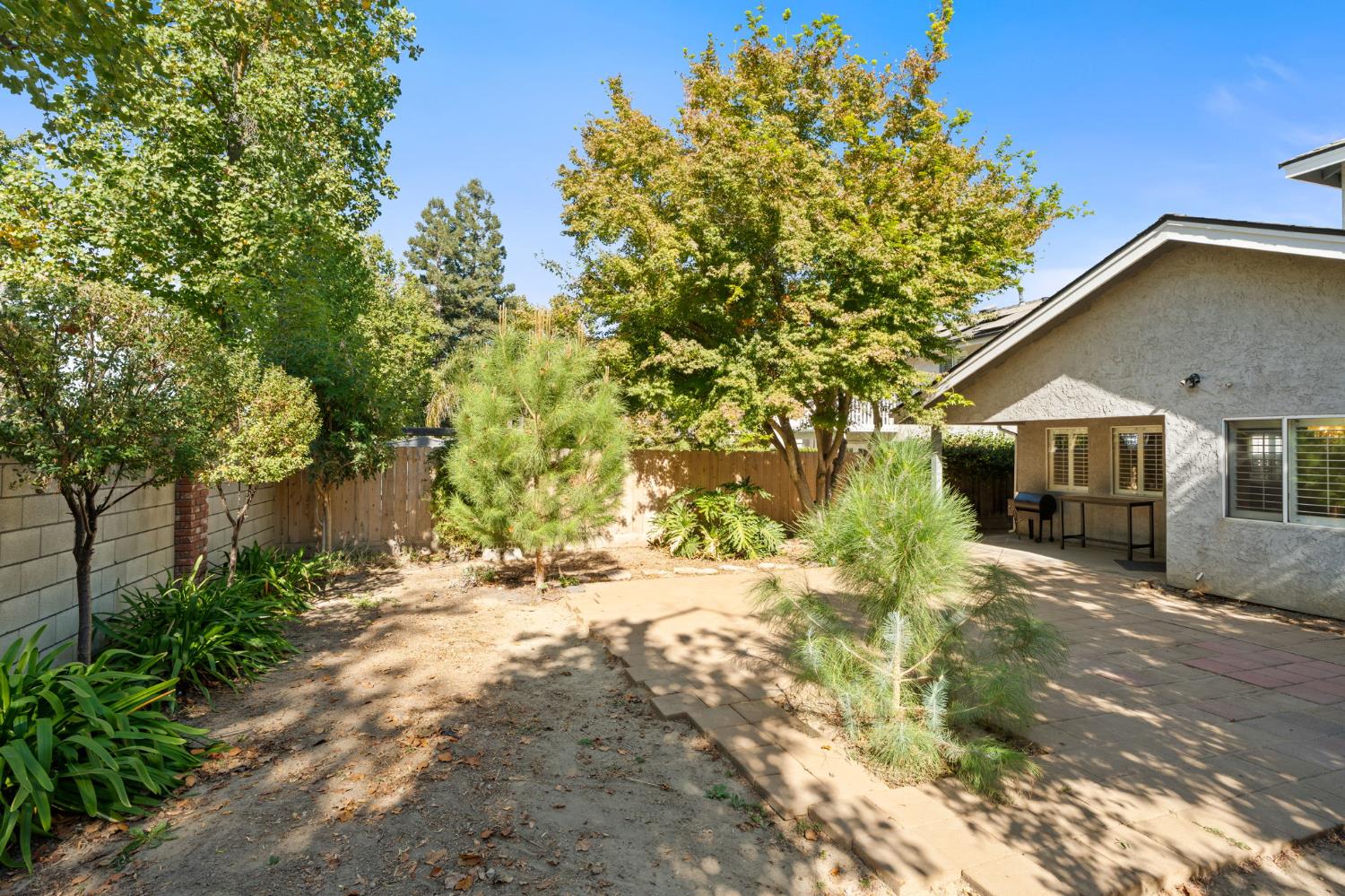 757 E Robin Ln, Fresno, CA 93730