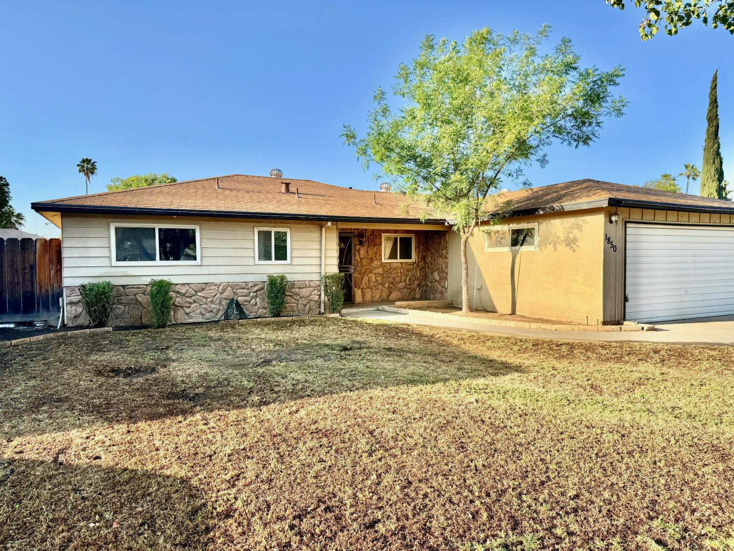 1850 W Donner Ave, Fresno, CA 93705