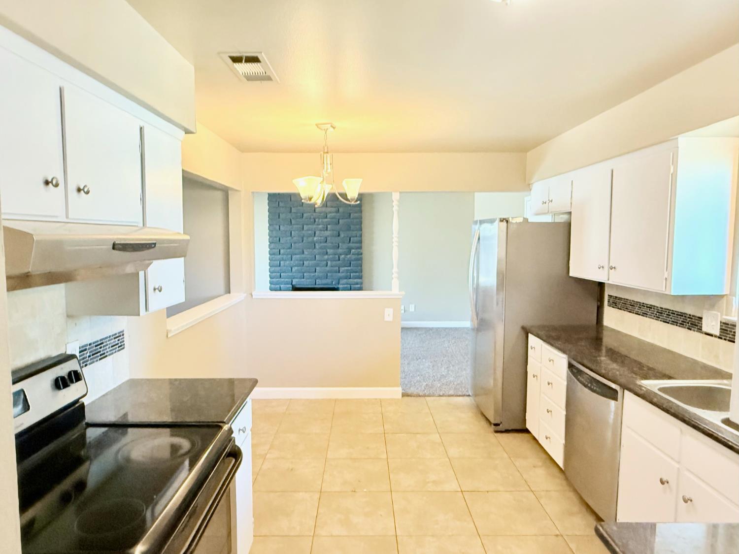 1850 W Donner Ave, Fresno, CA 93705