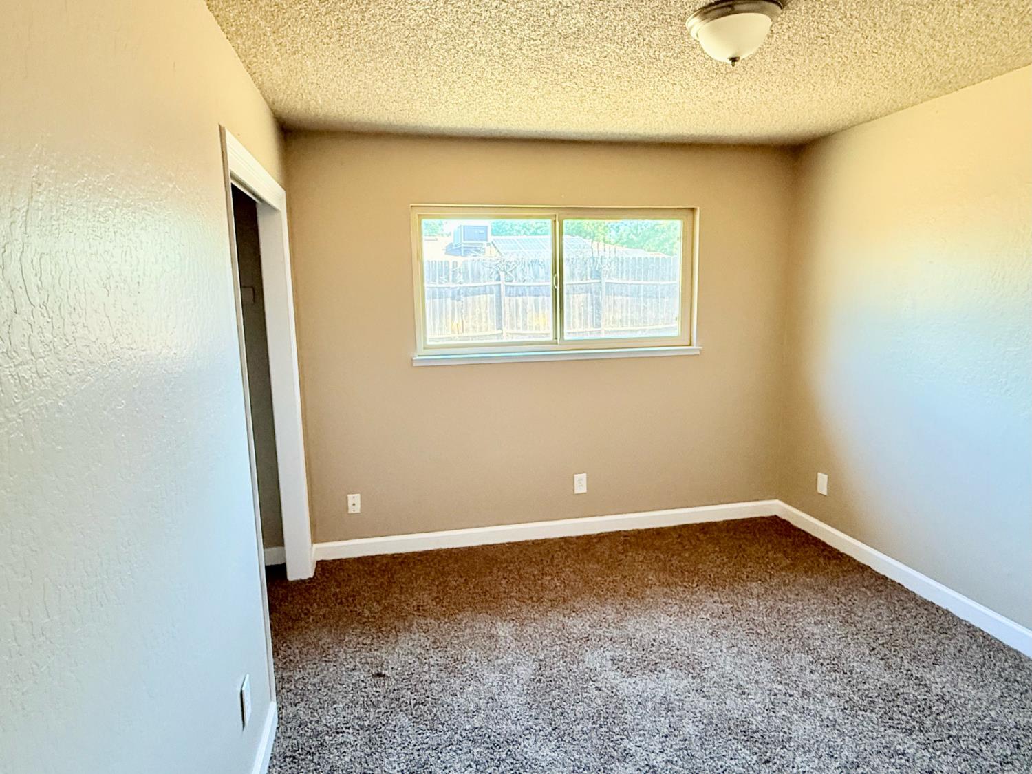 1850 W Donner Ave, Fresno, CA 93705