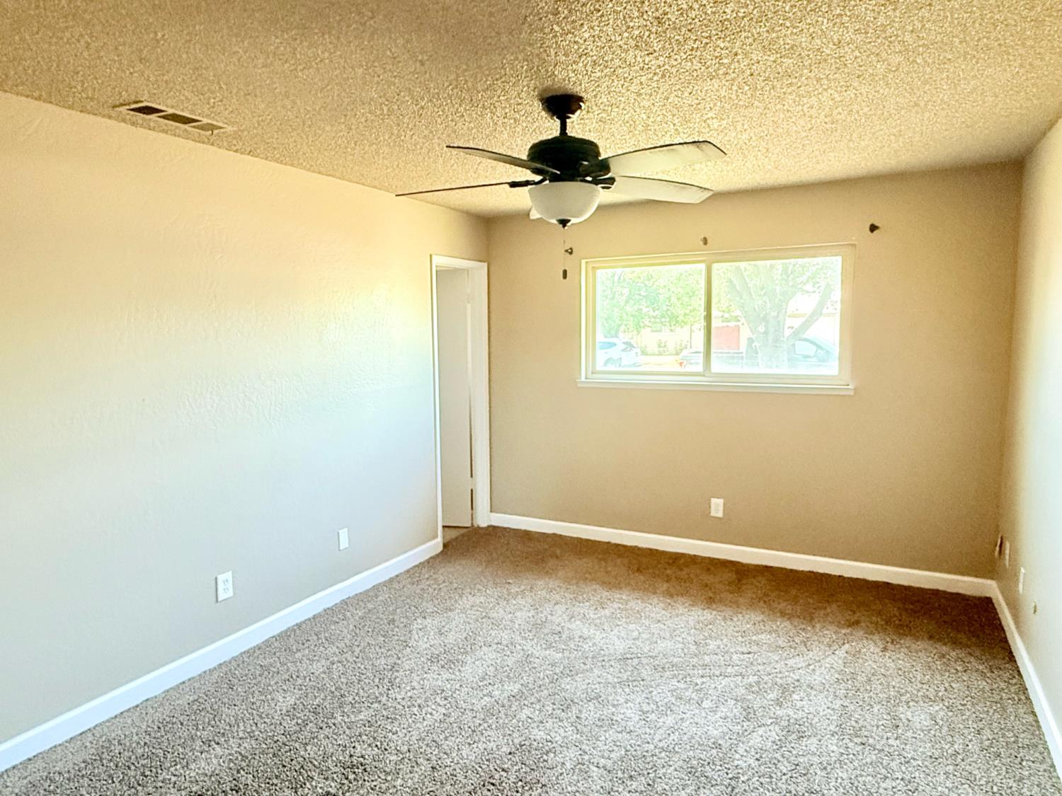 1850 W Donner Ave, Fresno, CA 93705